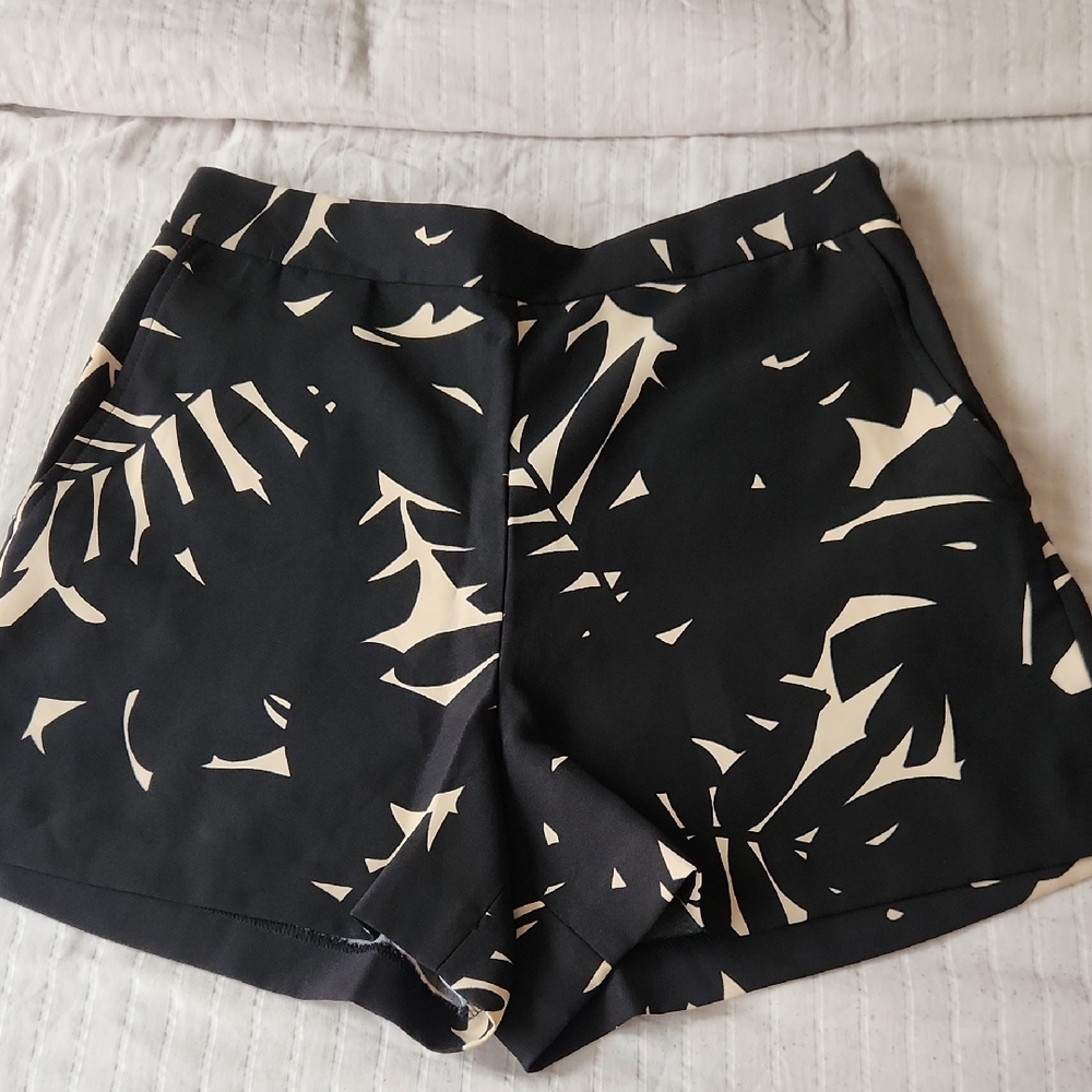 Ann Taylor Black and Cream Patterned Shorts 8